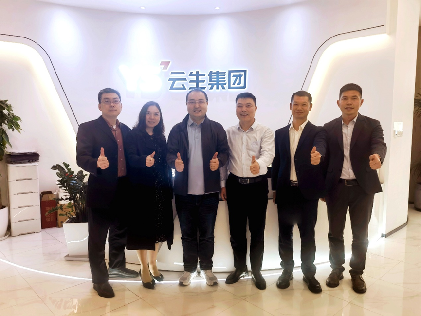 深圳市南山区工信局副局长陈深辉一行莅临云顶集团3118集团调研走访