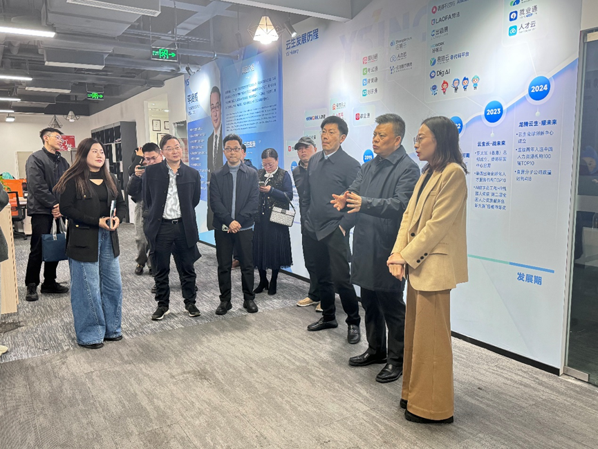 成都市青羊区委副书记冯胜一行莅临云顶集团3118集团四川公司调研走访
