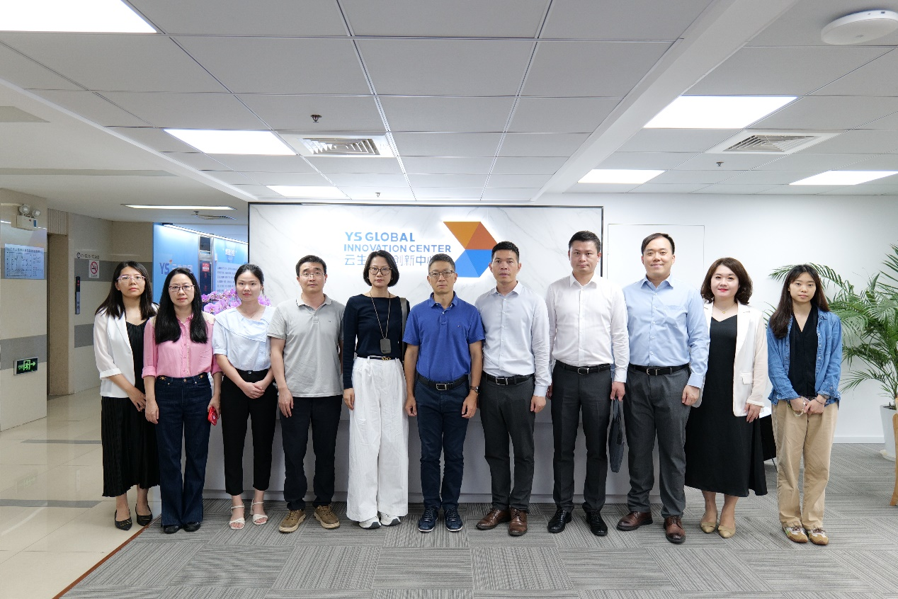 广州市白云区人力资源和社会保障局局长黄秉纲一行莅临云顶集团3118全球创新中心调研走访